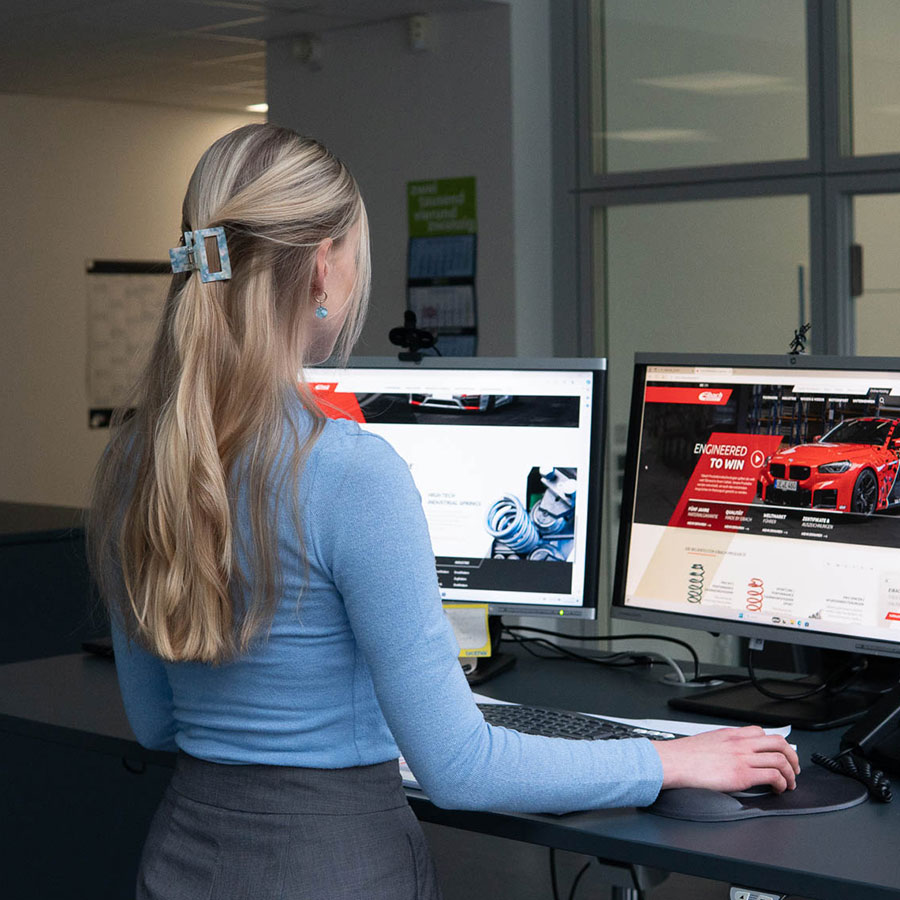 Wechselnder Bildrahmen für Händlersuche, MAterialgarantie, Kundenlogin und Videos & Einbauhinweise Es werden jeweills passende Bilder gezeigt